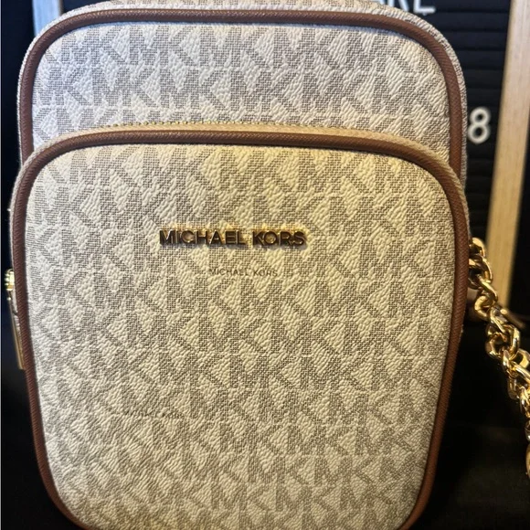 Michael Kors Jet Set Travel Medium Logo Crossbody NWOT - Picture 2 of 14